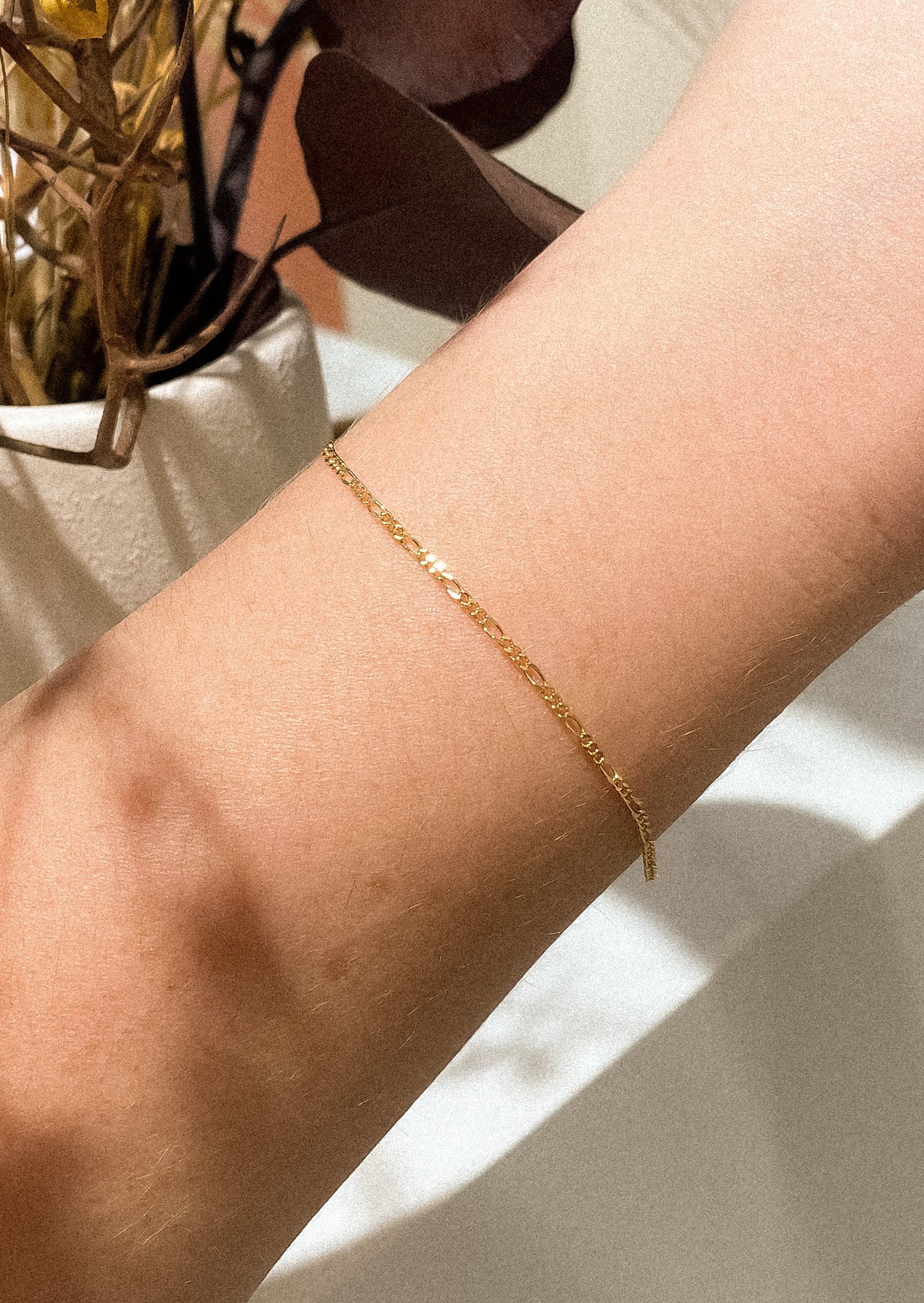 Fine Figaro Chain Bracelet in Solid 9k Yellow Gold