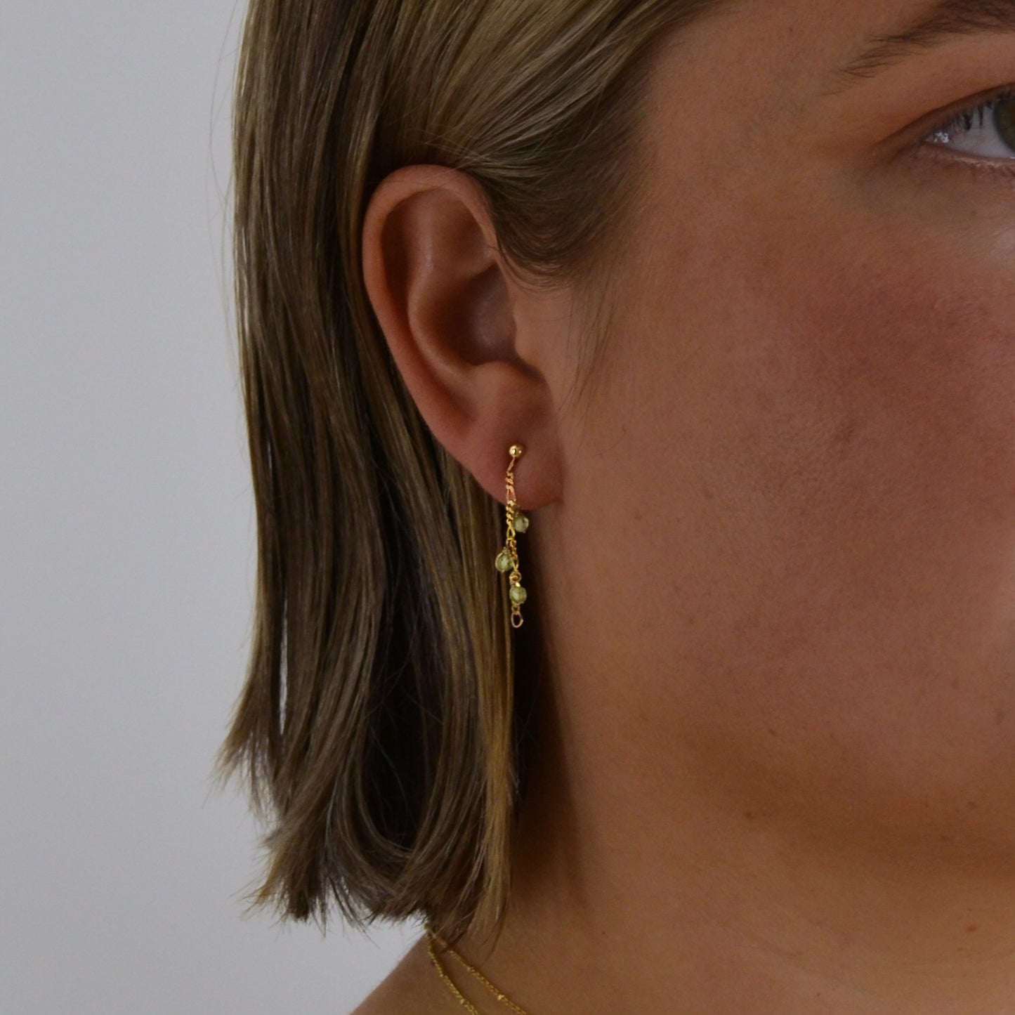 Della Solid Gold Chain Peridot Earrings