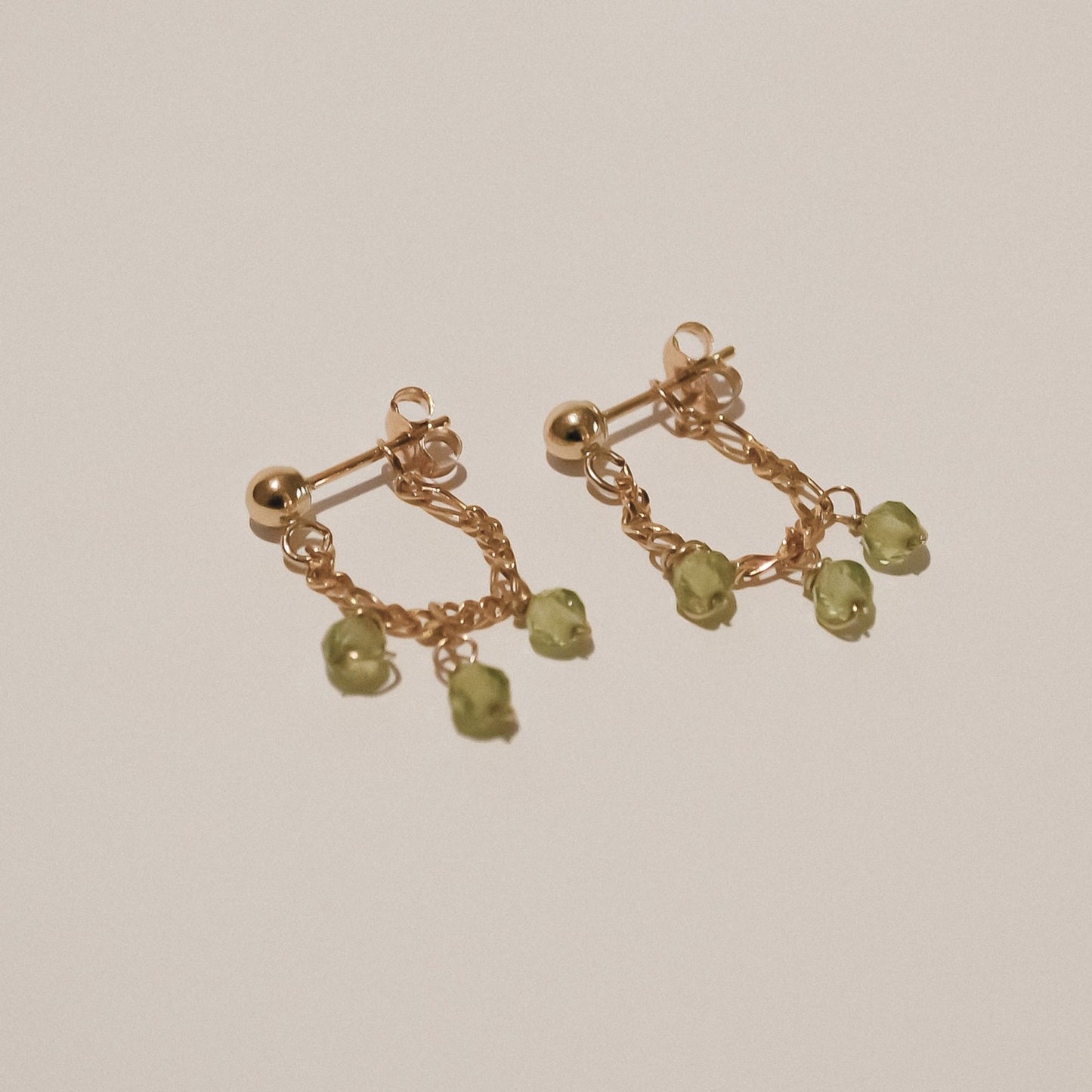 Della Solid Gold Chain Peridot Earrings