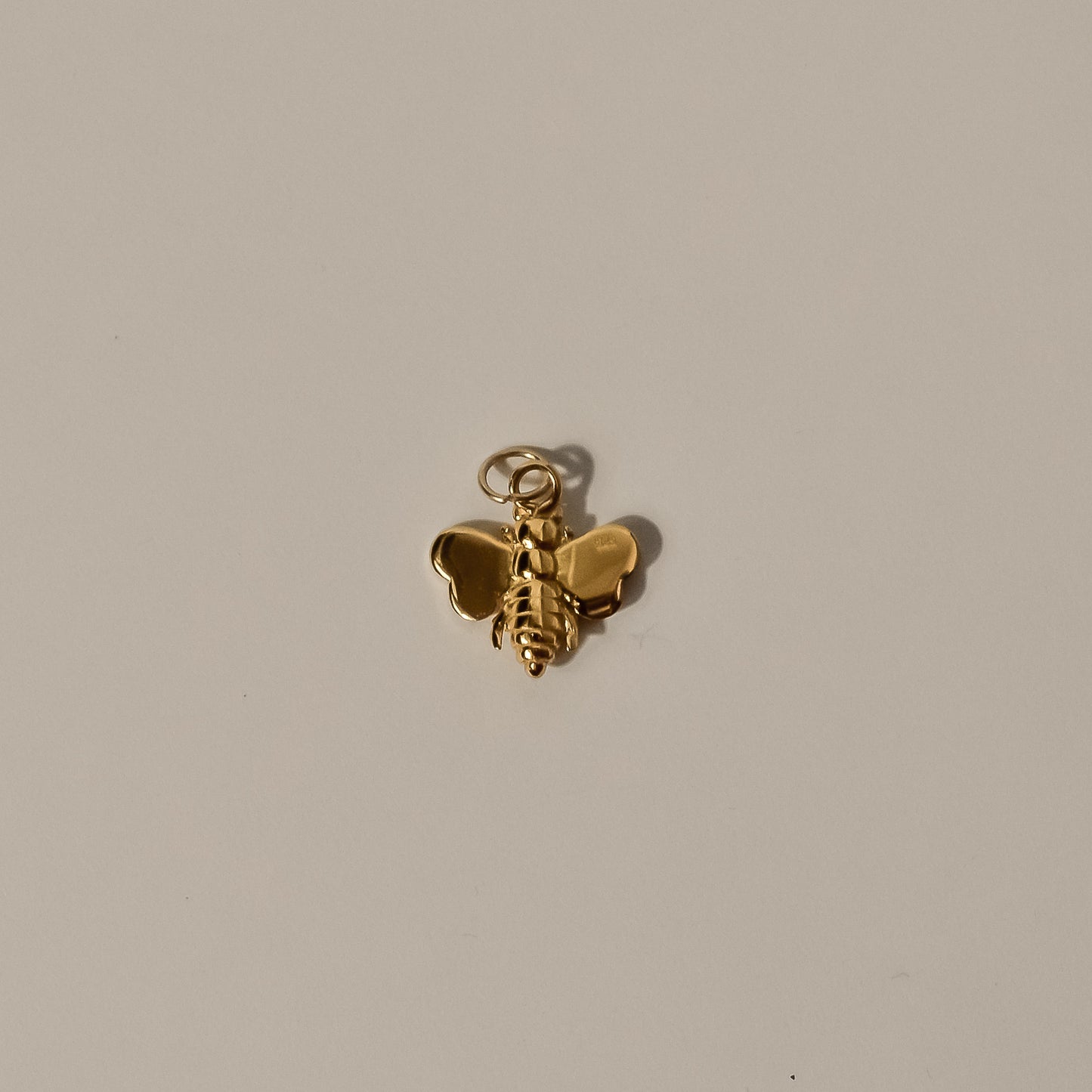 dynasty gold bee pendant 