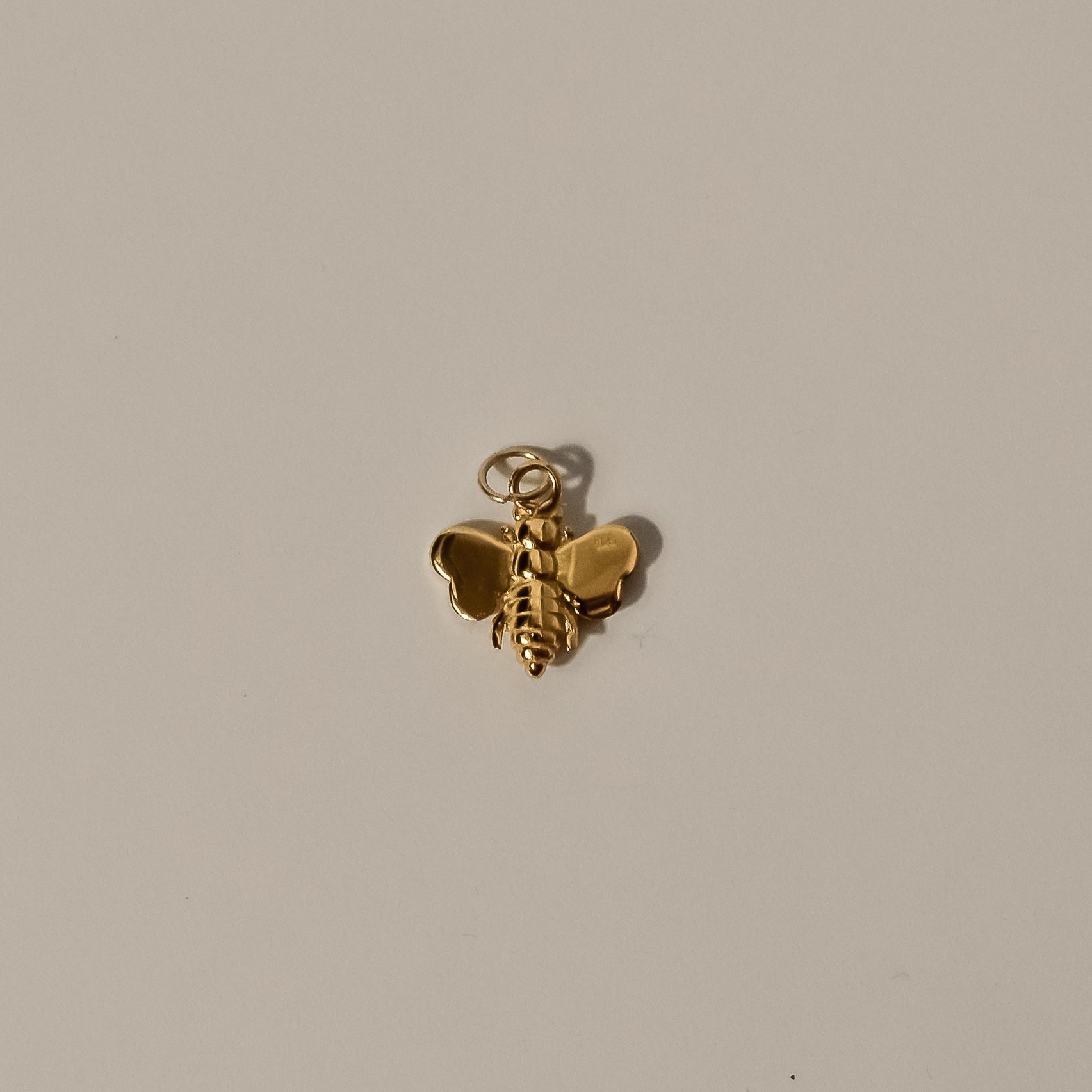 dynasty gold bee pendant 