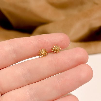 Meadow Gold Daisy Studs
