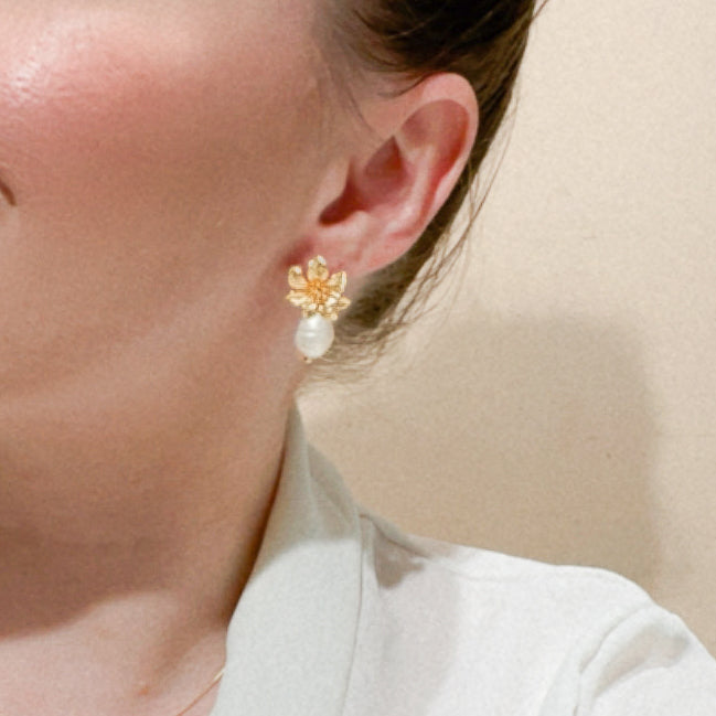 Flower Pearl Earrings |Chelsea Earrings